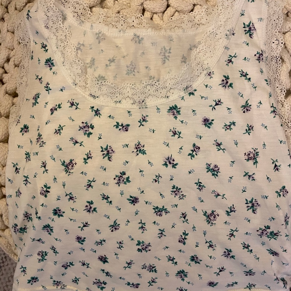 floral lace cropped top